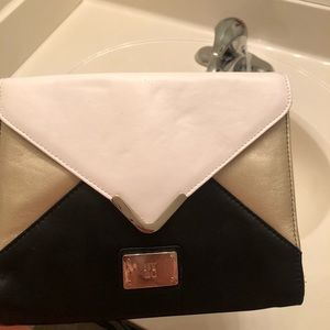 Wristlet with pockets